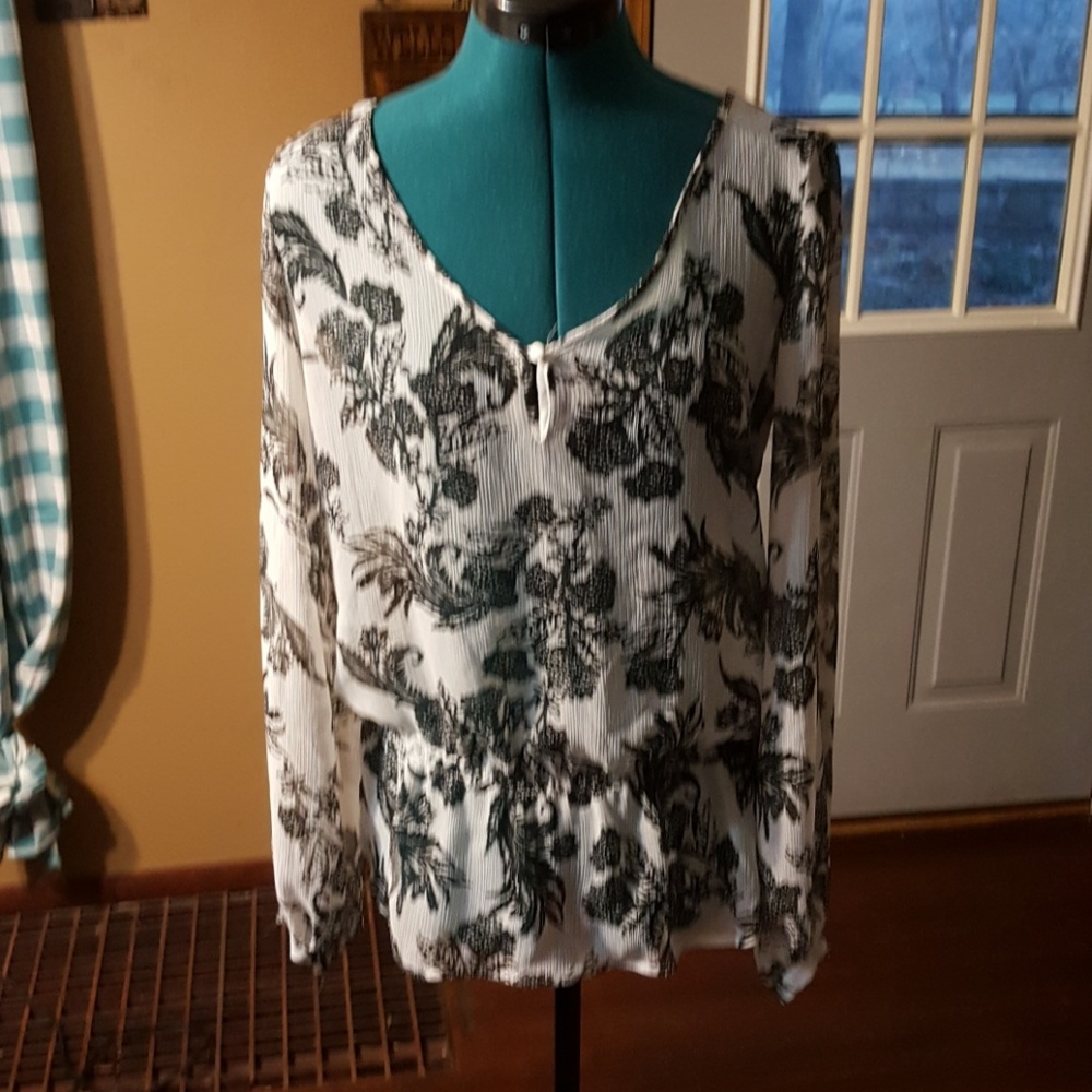 New york and co long sledve sheer blouse